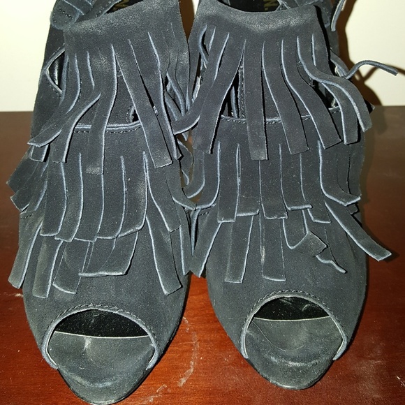 N.Y.L.A. "Kirby" genuine suede fringe heels - Picture 3 of 3